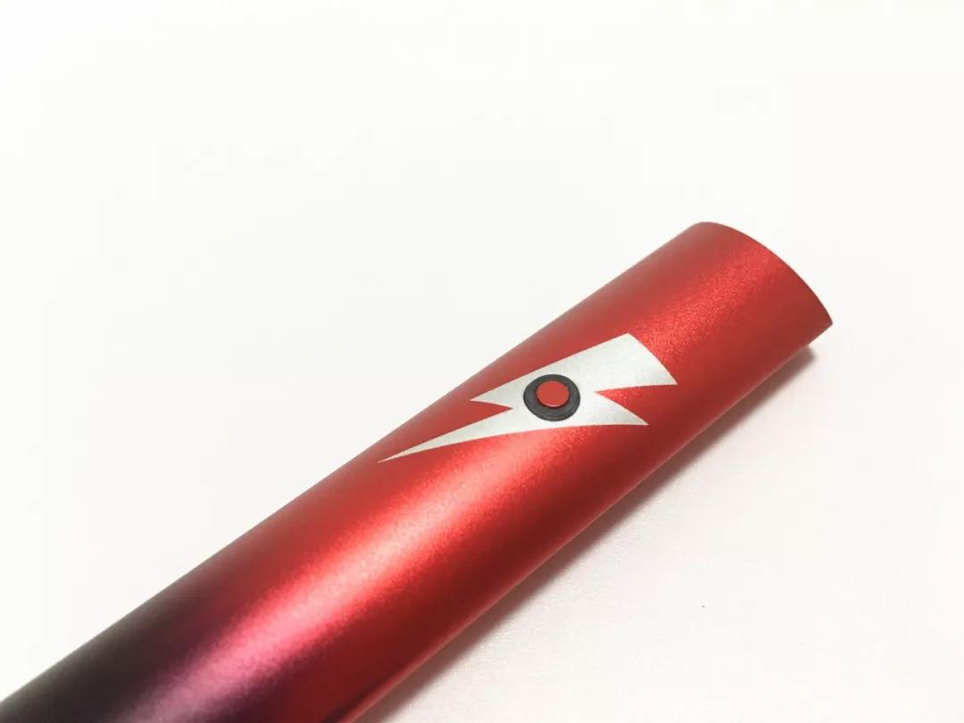 超炫酷的moti魔笛联合定制款黑红烈焰电子烟